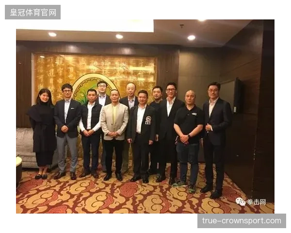 职业拳击赛对阵双方进行公开训练，状态保持稳定